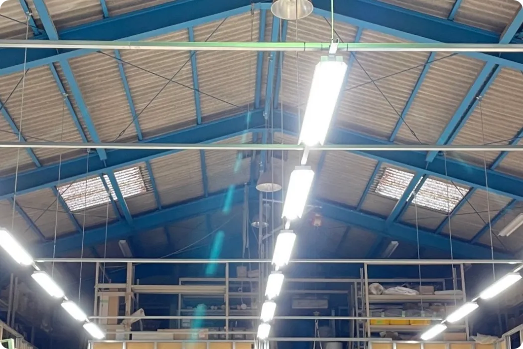 工場内照明工事の写真