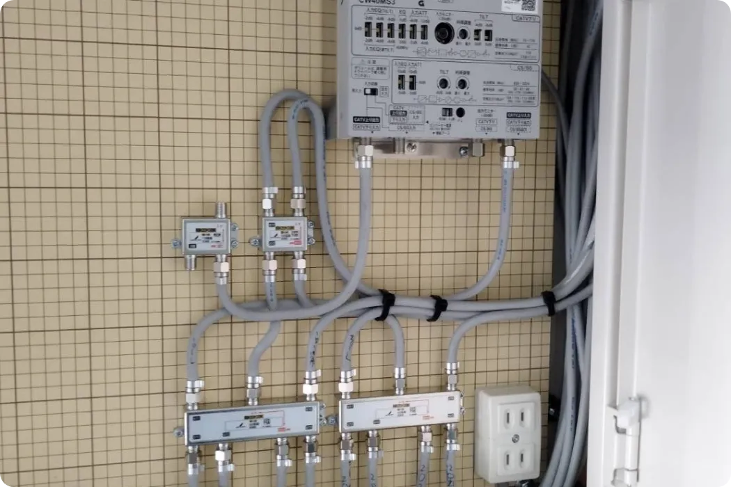 テレビの分配、配線の写真